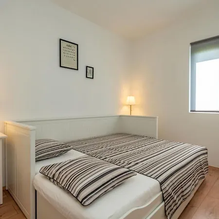 Holiday home Mobile Rock Samphire 1 Pakostane